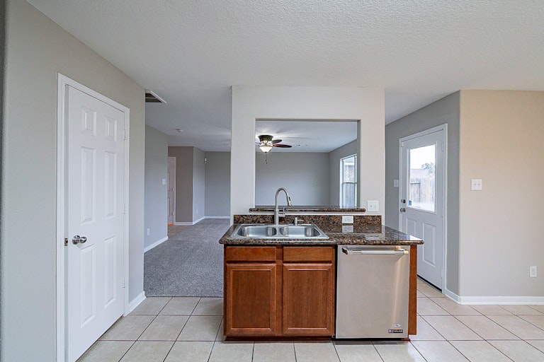 Photo 10 of 31 - 28877 San Bernard River Loop, Spring, TX 77386