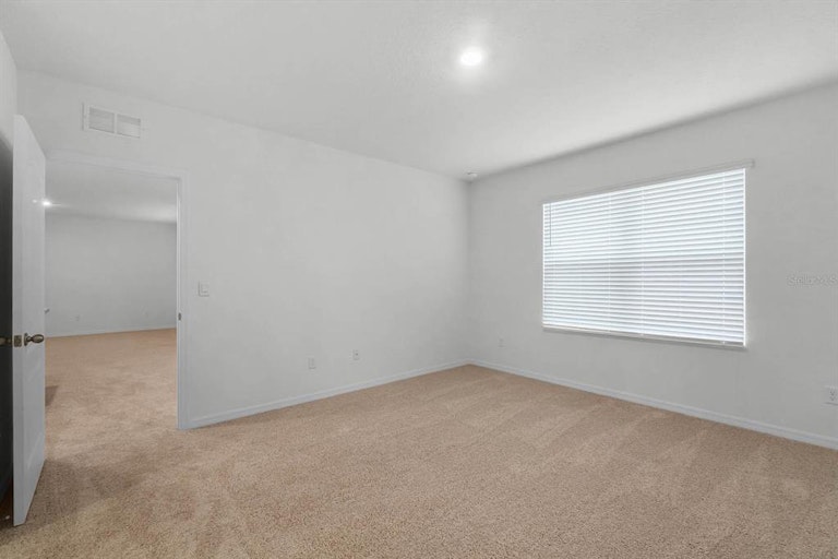 Photo 31 of 40 - 729 Squires Grove Dr, Winter Haven, FL 33880