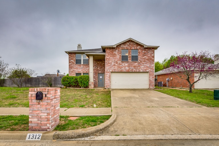 Photo 29 of 31 - 1312 Rambling Brook Trl, Denton, TX 76210