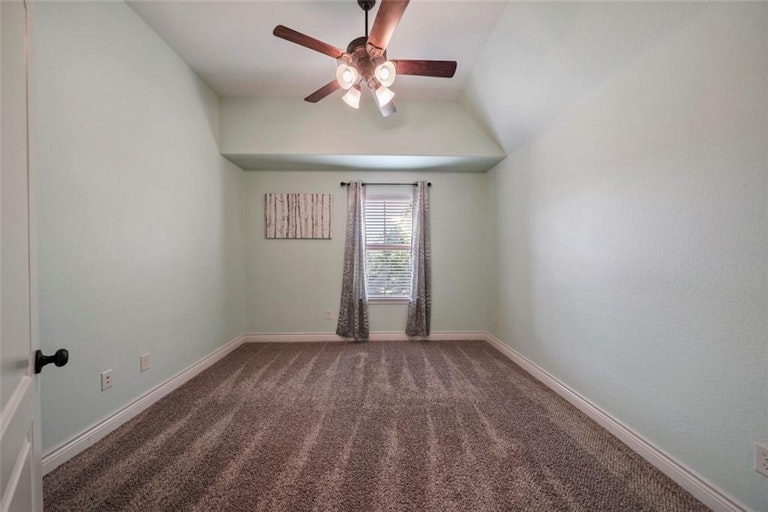 Photo 32 of 47 - 27390 Pendleton Trace Dr, Spring, TX 77386
