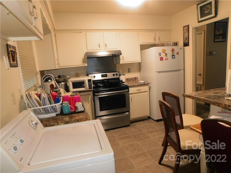 Photo 18 of 20 - 5731 Lawnmeadow Dr, Charlotte, NC 28216