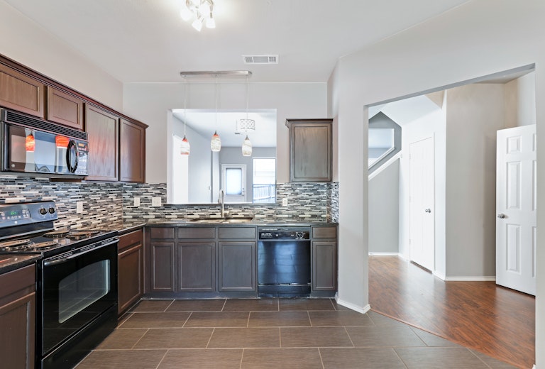 Photo 2 of 25 - 4128 Macy Ln, Fort Worth, TX 76244