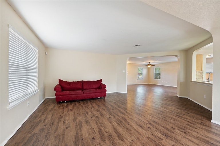 Photo 14 of 39 - 204 Debbie Ann Dr, Leander, TX 78641