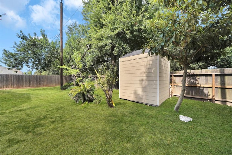 Photo 18 of 24 - 10802 Clark Rd, Houston, TX 77076