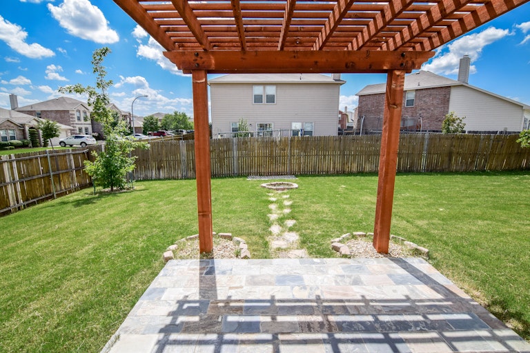Photo 34 of 37 - 1701 Grassy View Dr, Fort Worth, TX 76131