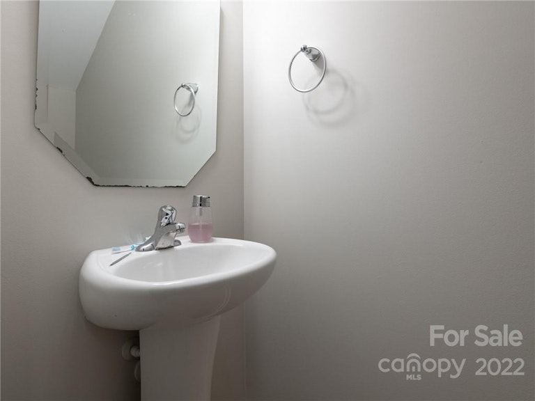 Photo 27 of 35 - 926 Corvus Ct, Charlotte, NC 28216
