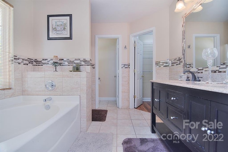 Photo 25 of 38 - 10018 Feldbank Dr, Charlotte, NC 28216