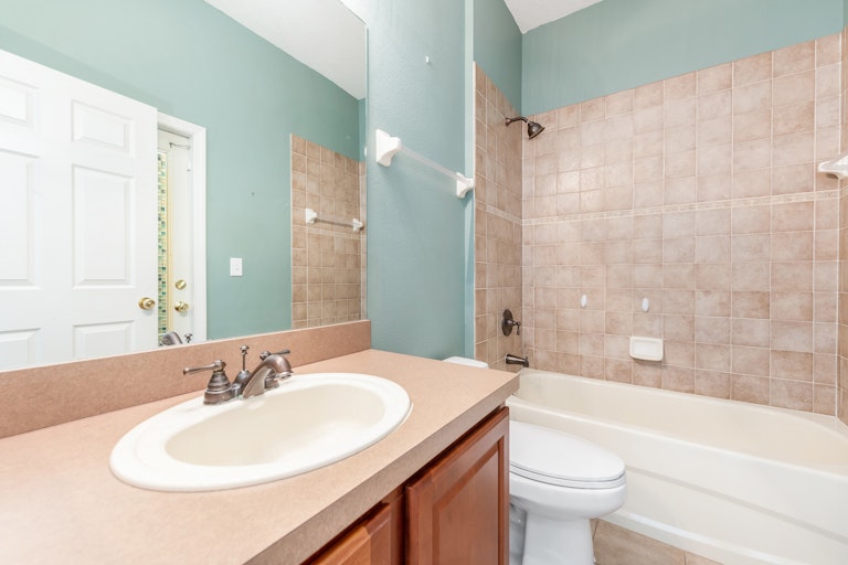 Photo 16 of 17 - 8443 Carriage Pointe Dr, Gibsonton, FL 33534