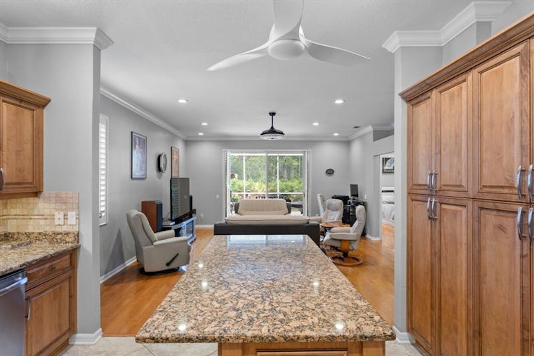 Photo 9 of 44 - 9313 Hunters Park Way, Tampa, FL 33647