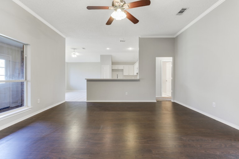 Photo 7 of 25 - 7428 Amber Dr, Watauga, TX 76148