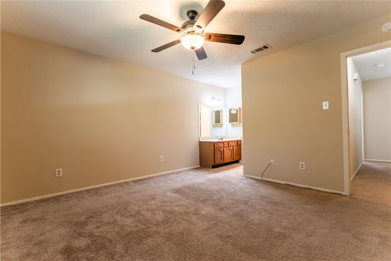 Photo 11 of 32 - 9000 Mountain Ridge Dr, Austin, TX 78759