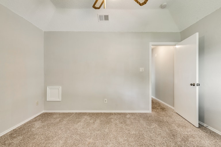 Photo 21 of 26 - 3615 Dalton Dr, Corinth, TX 76208