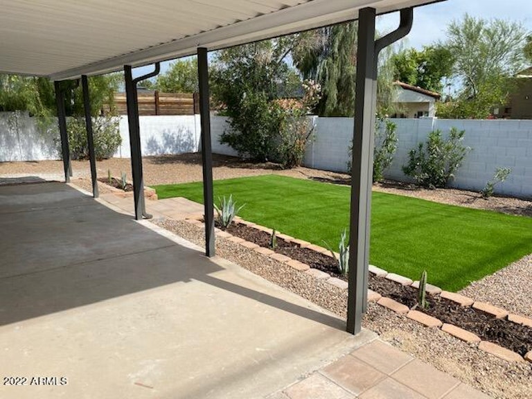 Photo 11 of 26 - 5601 E Paradise Ln, Scottsdale, AZ 85254