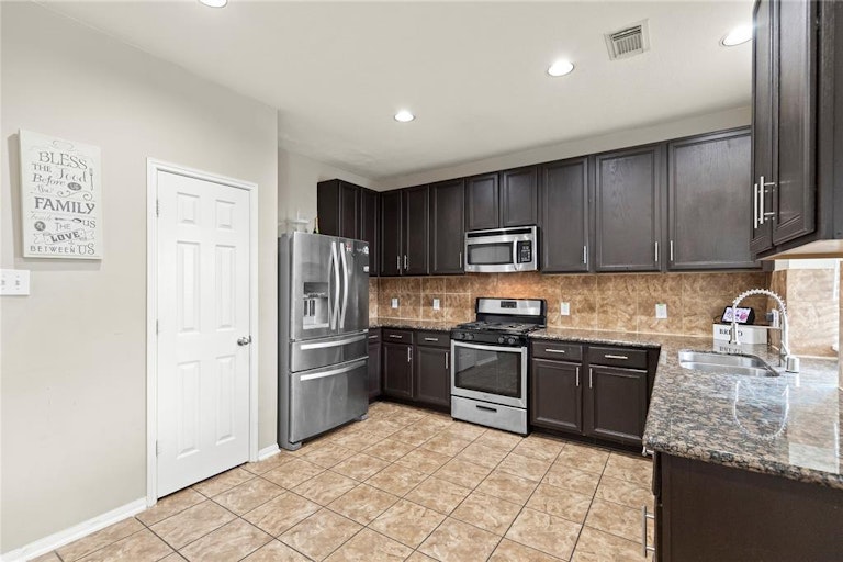 Photo 9 of 32 - 5938 Sugar Field Ln, Katy, TX 77449