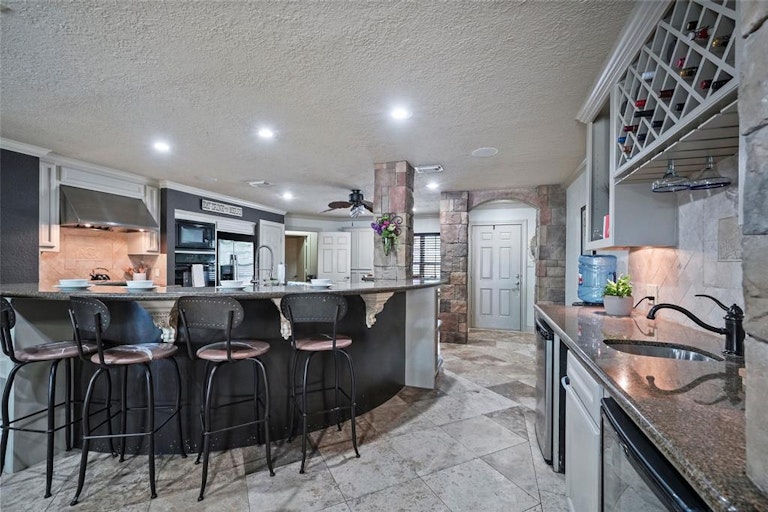 Photo 9 of 44 - 16814 Spruce Run Dr, Spring, TX 77379