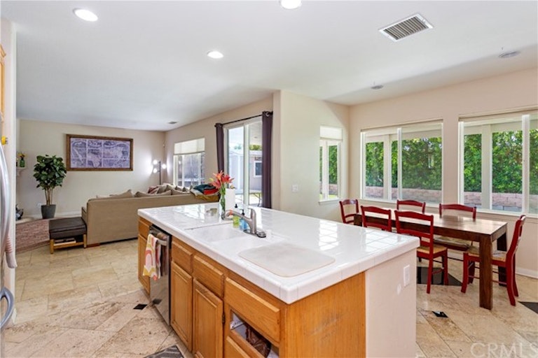 Photo 24 of 44 - 8215 Lantern Pl, Riverside, CA 92508