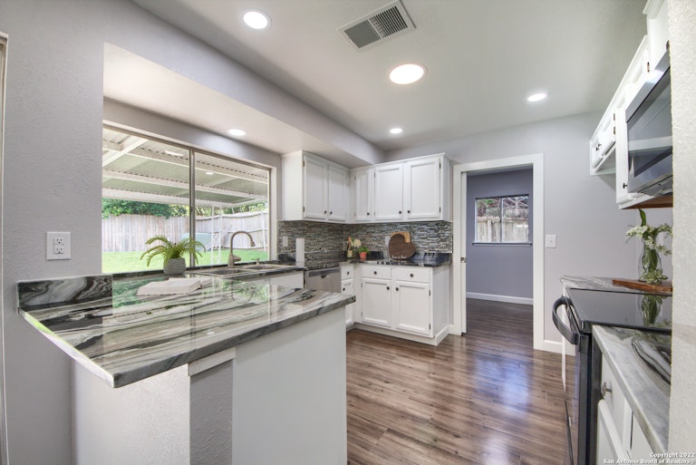 Photo 10 of 27 - 5803 Burkley Springs St, San Antonio, TX 78233