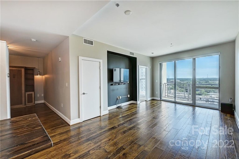 Photo 17 of 48 - 333 W Trade St #1501, Charlotte, NC 28202