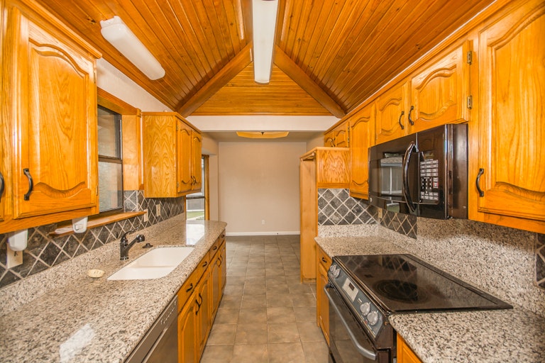 Photo 2 of 30 - 3813 Bond St, Rowlett, TX 75088