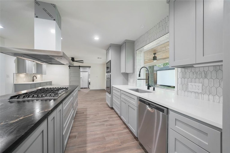 Photo 8 of 31 - 5402 Enchanted Mist Dr, Humble, TX 77346