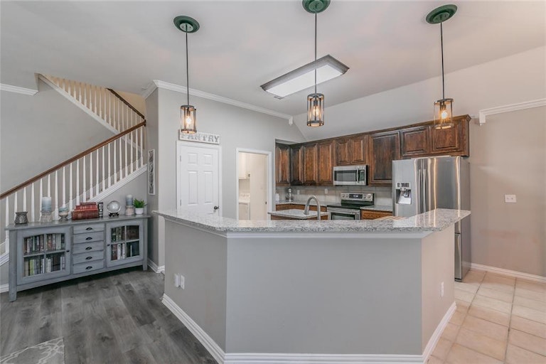 Photo 10 of 40 - 4805 Campfire Ct, Fort Worth, TX 76244