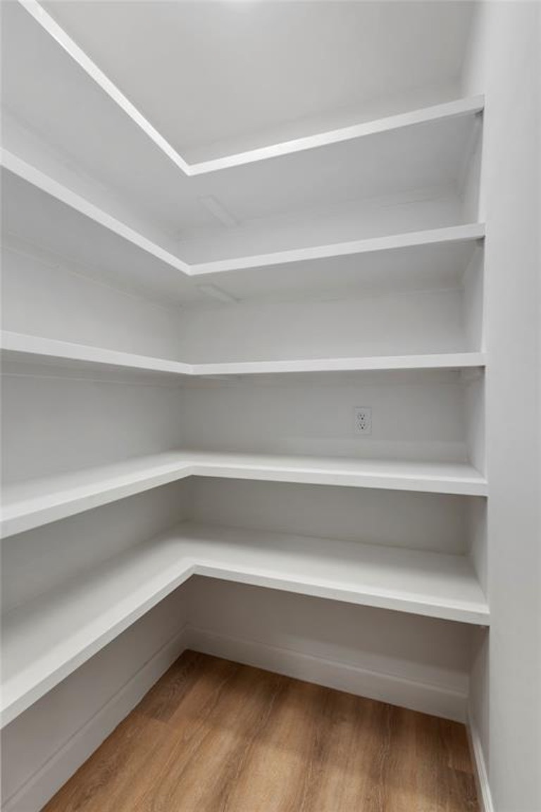 Photo 17 of 48 - 1924 Foxtail Pl, Spring, TX 77380