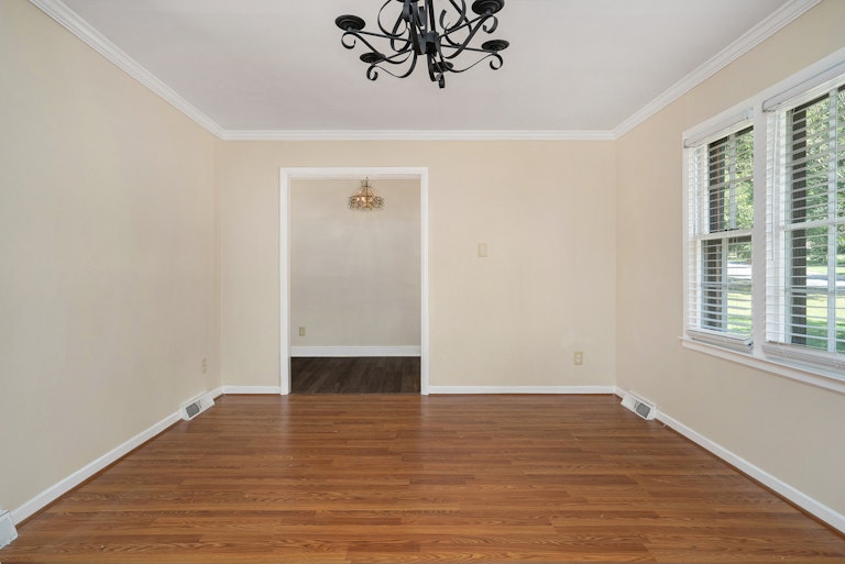 Photo 13 of 21 - 8433 Dunsinane Dr, Charlotte, NC 28227