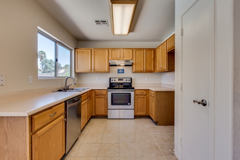 Photo 3 of 30 - 1858 E Carla Vista Dr, Chandler, AZ 85225