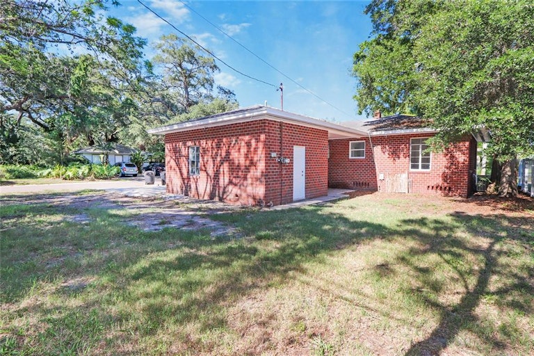 Photo 31 of 35 - 2601 Upton St S, Gulfport, FL 33711