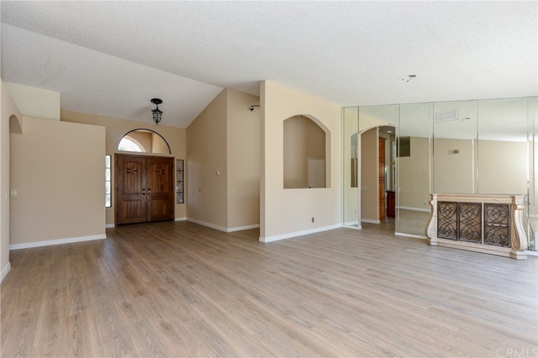 Photo 7 of 46 - 184 Cannon Rd, Riverside, CA 92506
