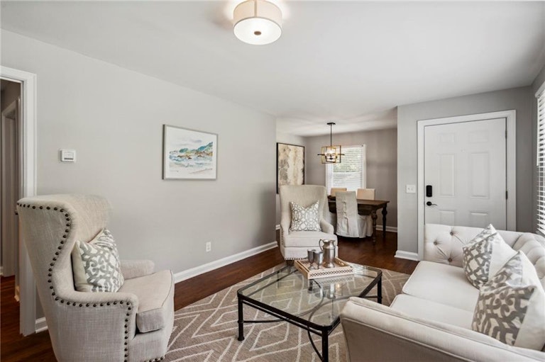 Photo 6 of 23 - 1954 Sumter St NW, Atlanta, GA 30318