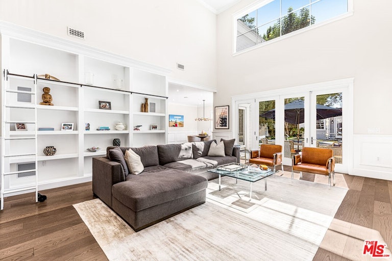 Photo 15 of 52 - 17524 Jayden Ln, Encino, CA 91316
