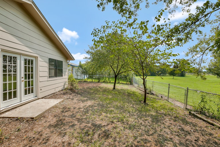 Photo 23 of 25 - 2233 Biscayne Dr W, Irving, TX 75060