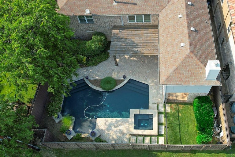 Photo 29 of 40 - 6624 Sondra Dr, Dallas, TX 75214