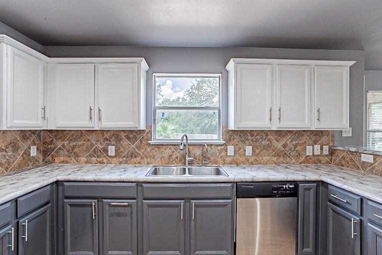 Photo 7 of 21 - 7810 Bur Oak Way, San Antonio, TX 78223