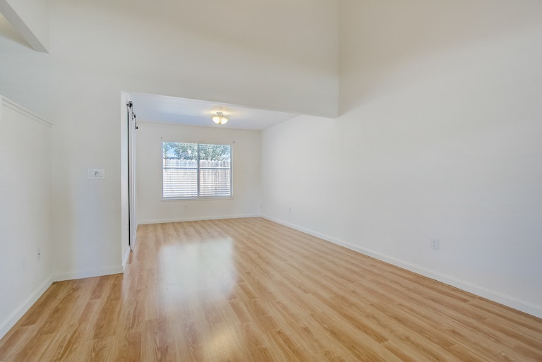 Photo 16 of 36 - 1708 Branchwood Cir, Modesto, CA 95355