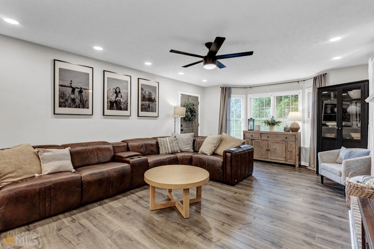 Photo 3 of 13 - 12 Sherwood Forest Dr, Douglasville, GA 30134