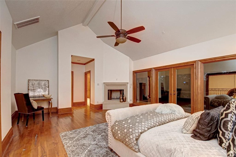 Photo 13 of 23 - 35 Grand Regency Cir, Spring, TX 77382