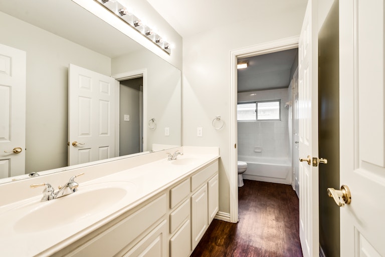 Photo 28 of 31 - 3612 Amber Hills Dr, Dallas, TX 75287