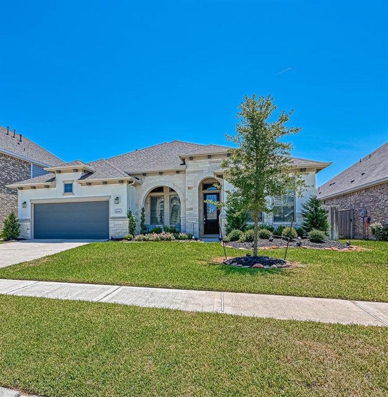 Photo 3 of 48 - 21606 Albertine Dr, Tomball, TX 77377