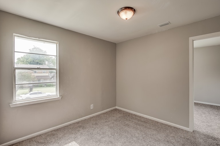 Photo 17 of 25 - 2920 Harlan Dr, Mesquite, TX 75150