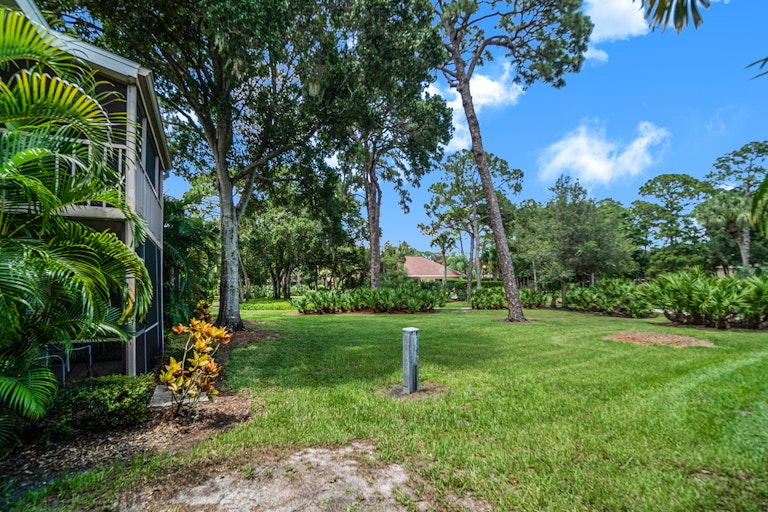 Photo 14 of 14 - 966 La Costa Cir #5, Sarasota, FL 34237