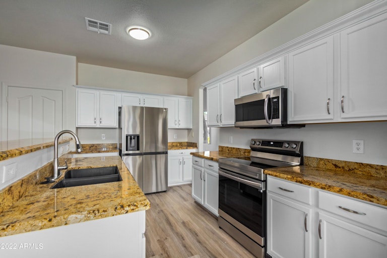 Photo 16 of 41 - 1021 E Mountain Vista Dr, Phoenix, AZ 85048