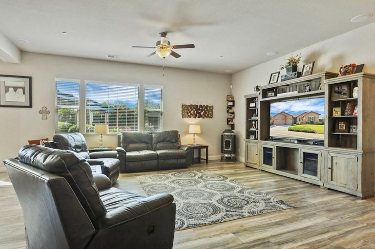 Photo 21 of 46 - 1026 Dimaggio Way, Galt, CA 95632