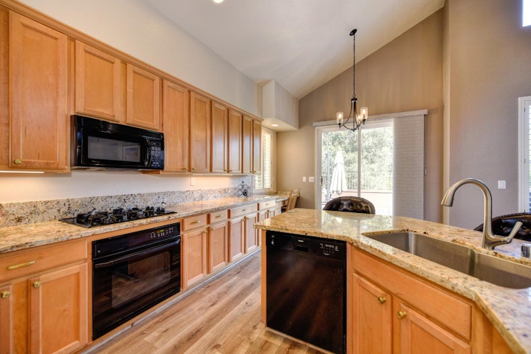 Photo 17 of 42 - 12017 Gold Pointe Ln, Gold River, CA 95670