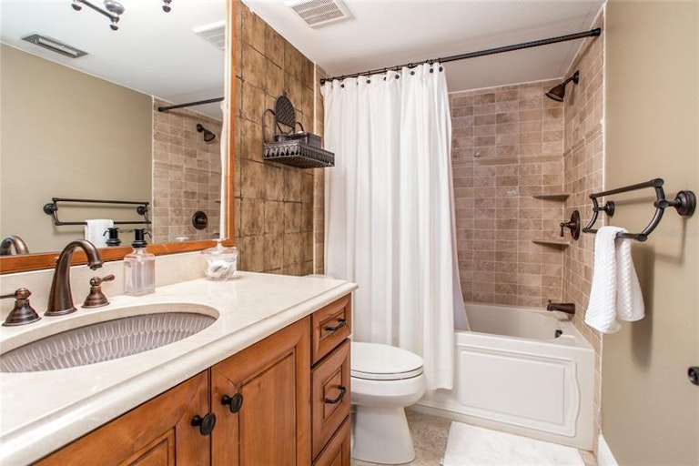Photo 18 of 32 - 6295 Bahia Del Mar Cir #213, Saint Petersburg, FL 33715