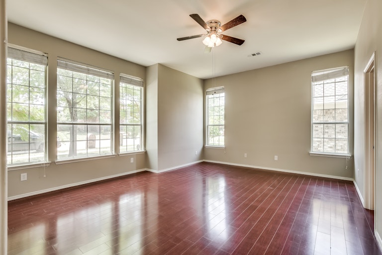 Photo 16 of 36 - 6400 Sidney Ln, McKinney, TX 75070