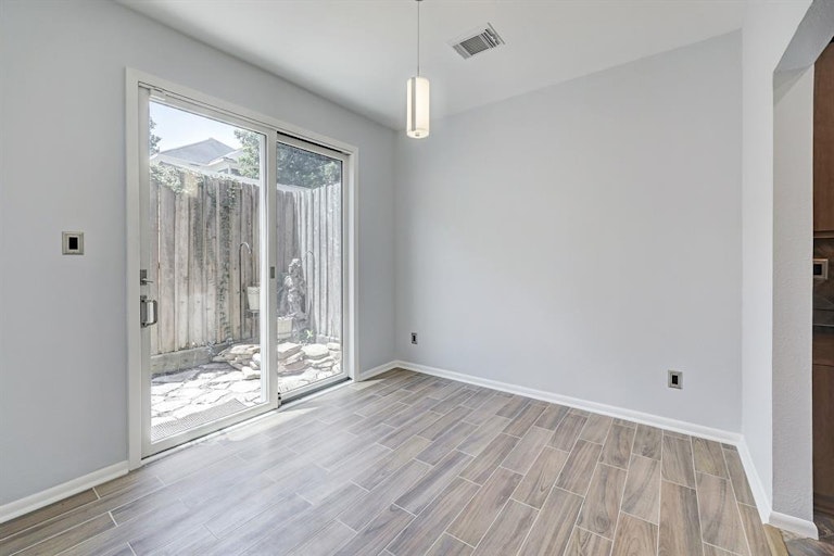 Photo 3 of 14 - 1211 Jackson Blvd Unit G, Houston, TX 77006