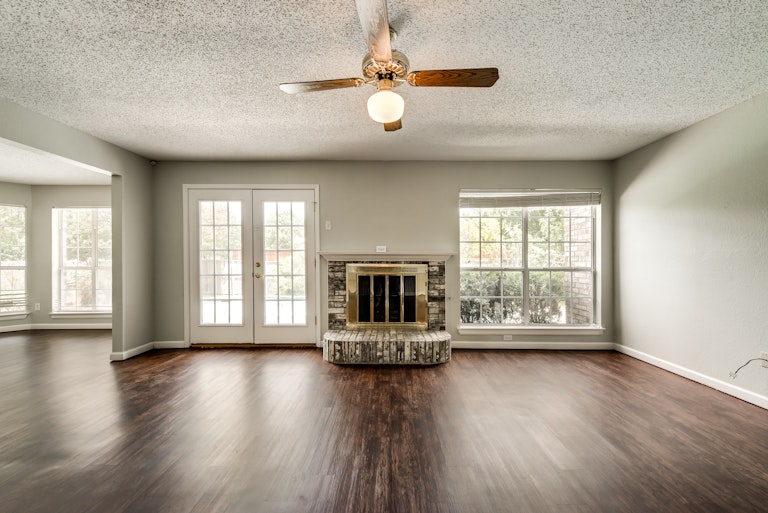 Photo 13 of 25 - 3910 Martha Ln, Rowlett, TX 75088