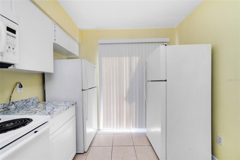 Photo 9 of 26 - 560 Abington Ct, Apopka, FL 32703